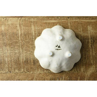 Kaneko Kohyo Side Dish Bowl White Rinka Series showing textured bottom with three feet and Japan stamp
