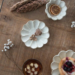 Kaneko Kohyo - Small Plate - White - Rinka Series - Handcrafted Japanese Mino Ware with floral scalloped edges on wooden surface
