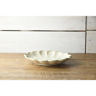 Kaneko Kohyo - Main Plate - White - Rinka Series - Handcrafted Japanese Mino Ware porcelain plate with scalloped edges