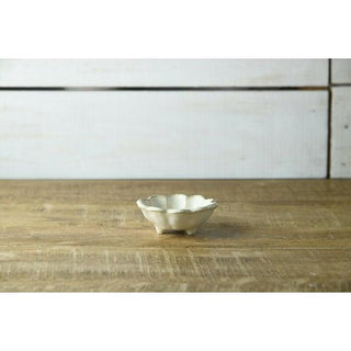 Kaneko Kohyo - Side Dish Bowl - White - Rinka Series - Handcrafted Japanese Mino Ware with scalloped edges and raised feet