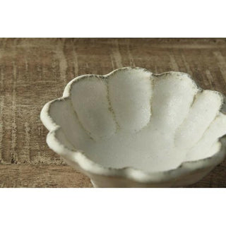 Kaneko Kohyo - Side Dish Bowl - White - Rinka Series with scalloped edges in handcrafted Japanese Mino Ware porcelain