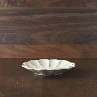 Kaneko Kohyo - Small Plate - White - Rinka Series - Handcrafted Japanese Mino Ware porcelain dish with scalloped edges