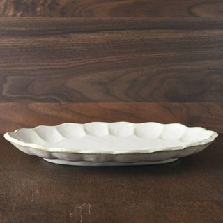 Kaneko Kohyo - Main Plate - White - Rinka Series with scalloped edges made from handcrafted Japanese Mino Ware porcelain