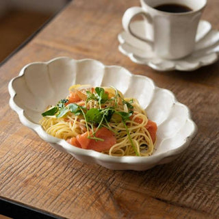 Kaneko Kohyo - Donburi Bowl - White - Rinka Series - handcrafted porcelain bowl with pasta served on wood table
