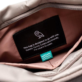 Bellroy Laneway Sacoche interior label with inspirational message and soft pink lining fabric detail