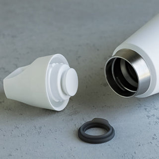 KINTO TRAIL Tumbler 1080ml showing white powder-coated stainless steel body and detached lid with silicone seal