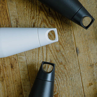 KINTO TRAIL Tumbler 1080ml in black and white stainless steel with looped lids on wooden surface